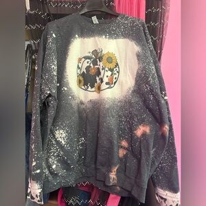 Gildan Heavy Blend Black and White Sweatshirt